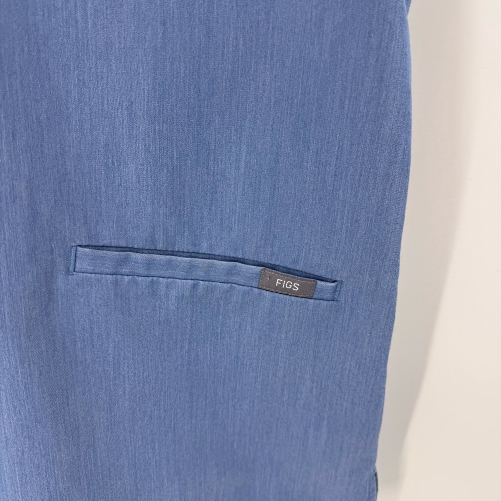 Figs Blue V-Neck‎ Scrub Top for Medical Professionals - Picture 4 of 6